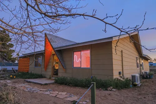 Discoasis Joshua Tree - 2.5 Acres w/ Bar & Hot Tub - 4-Star