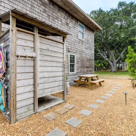 Nags Head Retreat- Walk to beach and sound, bikes and beach chairs included!