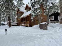 Charming cabin centrally located close to speedboat beach, Kings Beach & skiing