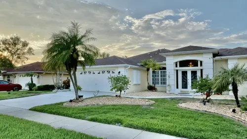 BEAUTIFUL & SPACIOUS 3 BEDROOMS HOME WITH LAKE VIEW