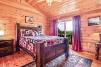 5 miles to Tryon Equestrian Center large log cabin  4 Bedroom 2.5 bath - Chalets