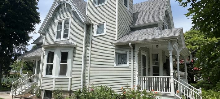 Updated Victorian in the Heart of Sheboygan. Beach, Downtown, Golf, Road America Hotels in Sheboygan