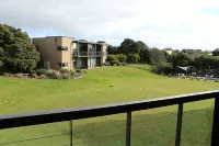 Coastal Cove Retreat at Moonah Links Resort: close to Hot Springs, Golf & Winery - Apartments