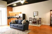 Welcome to the River City Loft! - balcony