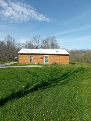 Secluded Cabin near hocking hills with hunting possibilities