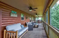 Vista Sunrise Mountain View with Hot Tub at Knight Sky Cabin
