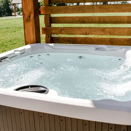 Sky Ridge-The Dawn/ Brand New Cabin in Amish Country w/Hot tub