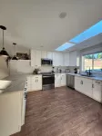 Sandy Pacific Hideaway-hot tub, smart tv, woodstove. 4 bedroom home. Florence,OR - 4성급