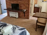Toora Lodge Motel Hotels in Foster