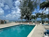 Beautiful 1 Bed Apartment on West Coast - Close to Beach Hotels in Holetown