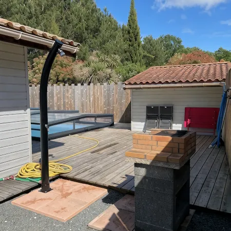 Near Soulac/mer 50M² air-conditioned chalet with private heated indoor pool