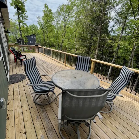 Brand New Build on Private Lake! Starlink Internet!