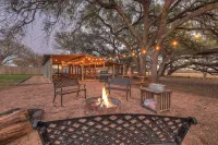 Willies House with Country Views - Shared Party Barn - 4-Star