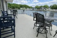 Saugatuck Couples Waterfront Condo. Beach,Hike, Boat, Kayak, Outdoor Heated Pool