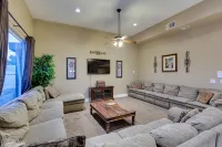 Family Friendly 3600 Sq Ft 5 Bedrooms 4 Bathrooms 3 Miles To Strip - プライペートプール
