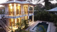 Lapislazuli House & Flats with Shared Pool - Wifi