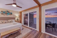 Super Clean~Ocean Front! Watch Whales & Dolphins While Having Your Coffee