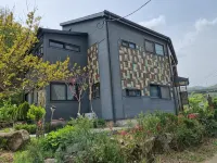 Gangneung Clay House 2 Pension Отели рядом с достопримечательностью «Музей Тэгваллён»
