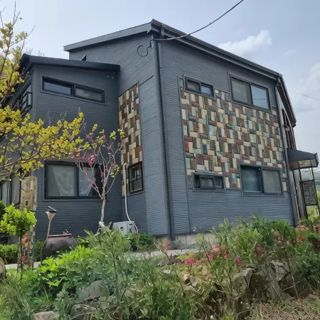 Gangneung Clay House 2 Pension Отели рядом с достопримечательностью «Музей Тэгваллён»