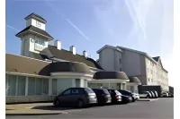 Best Western Premier Knowsley Suites Hotel & Spa - parking
