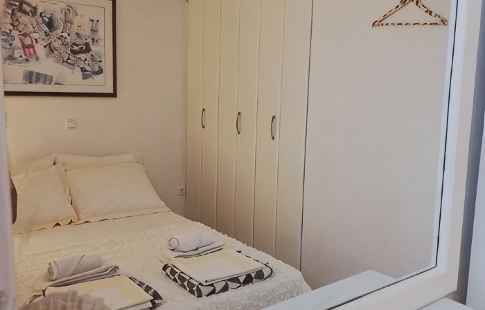 Apartment Olly seafront large terrace with barbecue 4 sunbeds and garden