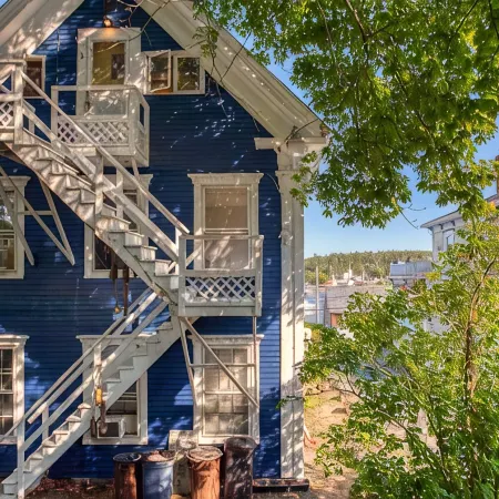 Downtown Boothbay Harbor Vintage Summer Camp Suite