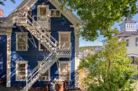 Downtown Boothbay Harbor Vintage Summer Camp Suite - 3-Star