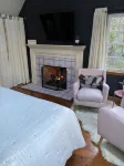 THE LOVERLY - Your Romantic Love Nest - hot tub, 3 fireplaces, 2 bath,  gazebo - Country Houses