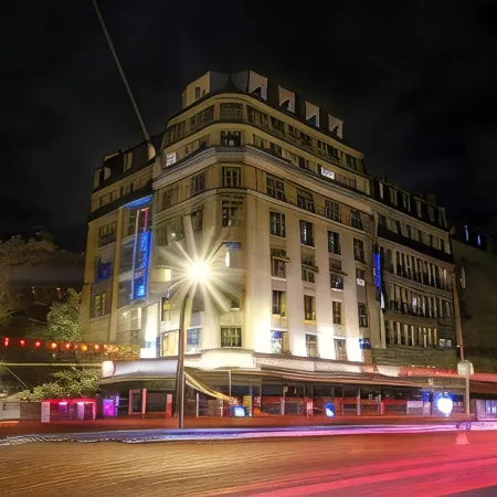 Hôtel du Lion Отели рядом с достопримечательностью «Станция RER Denfert Rochereau»