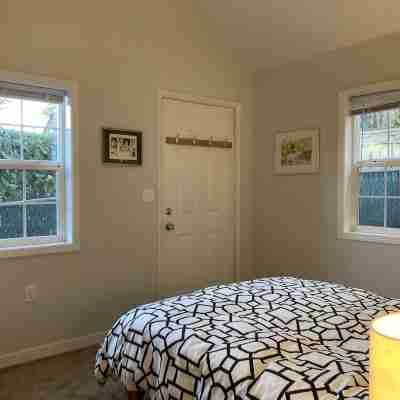 Convenient Chic Cottage Rooms