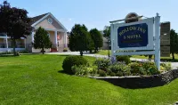 Hollow Inn and Motel - Motels