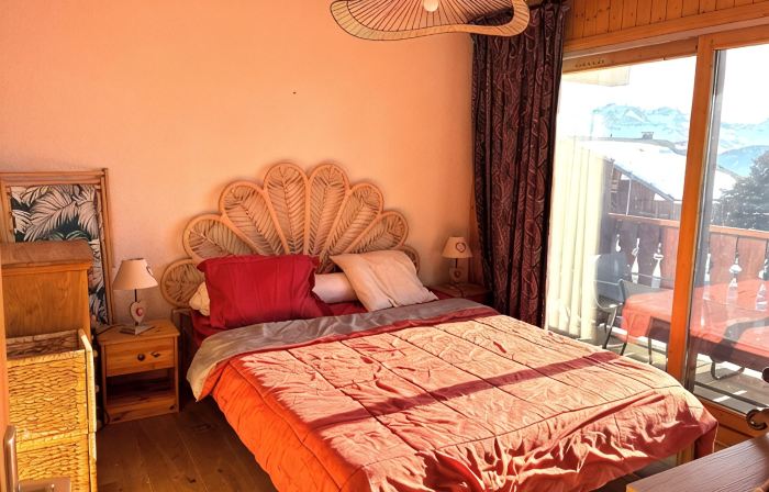 Bright south-facing apartment, 12m2 balcony, splendid view of the resort at the foot of the slopes