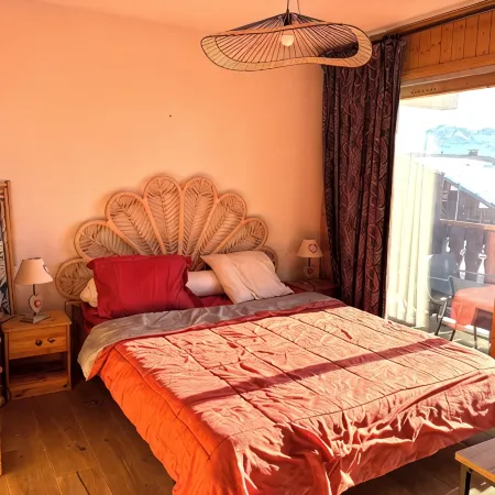 Bright south-facing apartment, 12m2 balcony, splendid view of the resort at the foot of the slopes