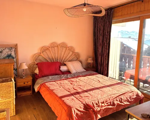 Bright south-facing apartment, 12m2 balcony, splendid view of the resort at the foot of the slopes Hotels in Hauteluce