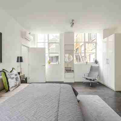 The Soho Sophisticate | Luxury Spacious 3-Bed Loft with AC Sleeps 6 Rooms