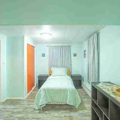 Semi-basement 2-bedroom apartment with AC in Fairbanks Rooms