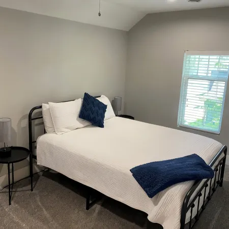 Unique Apartment above Lake Time Brewery in Downtown Clear Lake Отели в г. Клир Лейк
