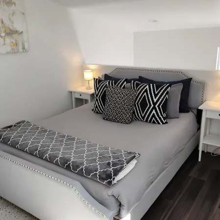 Cozy, Quaint and Sophisticated Loft Style Tiny Home!