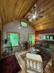 Cozy cabin in lovely Sardis with WiFi, AC - Chalets