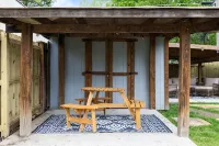 Walk to Restaurants, Cafes & Park - Bungalows