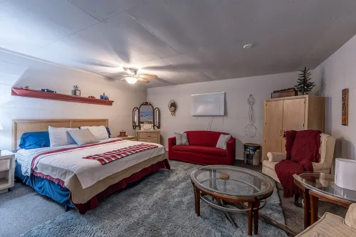Driftwood Suite at Lake Sometimes