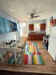Charming 2-bedroom building in delightful Hull with ocean view