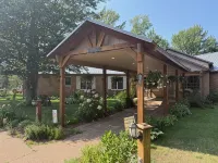 Scott's Superior Inn and Cabins - 2-Star