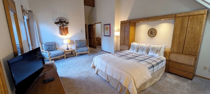 Retro-Economy Avon Townhouse w/ Sauna, Garage, FREE WiFi Hotels in Avon