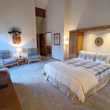 Retro-Economy Avon Townhouse w/ Sauna, Garage, FREE WiFi