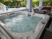Turtle Cove! Heated Pool, Spa, Dockage, Pet Friendly, Kayak, Oceanside!