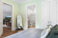 LakeHome on the Water, Luxury Sleeps 18, Pool, Dock, Beach, Close to Clemson