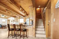 Cozy Seaside Cottage • Walk to Beach • Fenced Yard - 3 tähden