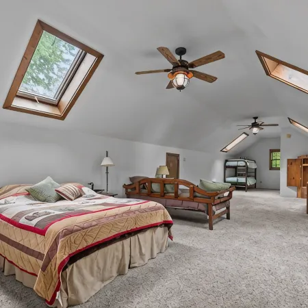 Relaxing property on a quiet road! Leave the hustle and bustle behind!