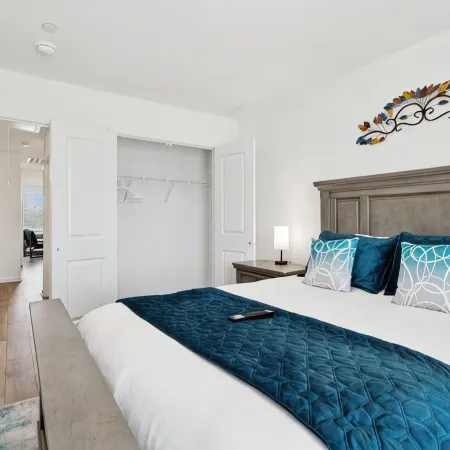 NEW 3-BR townhome in delightful Spring Hill with WiFi, AC and many amenities